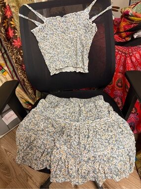 Floral 2pc set Crop Top & mini  Skirt Blue White & Yellow smocked tie top new XS
